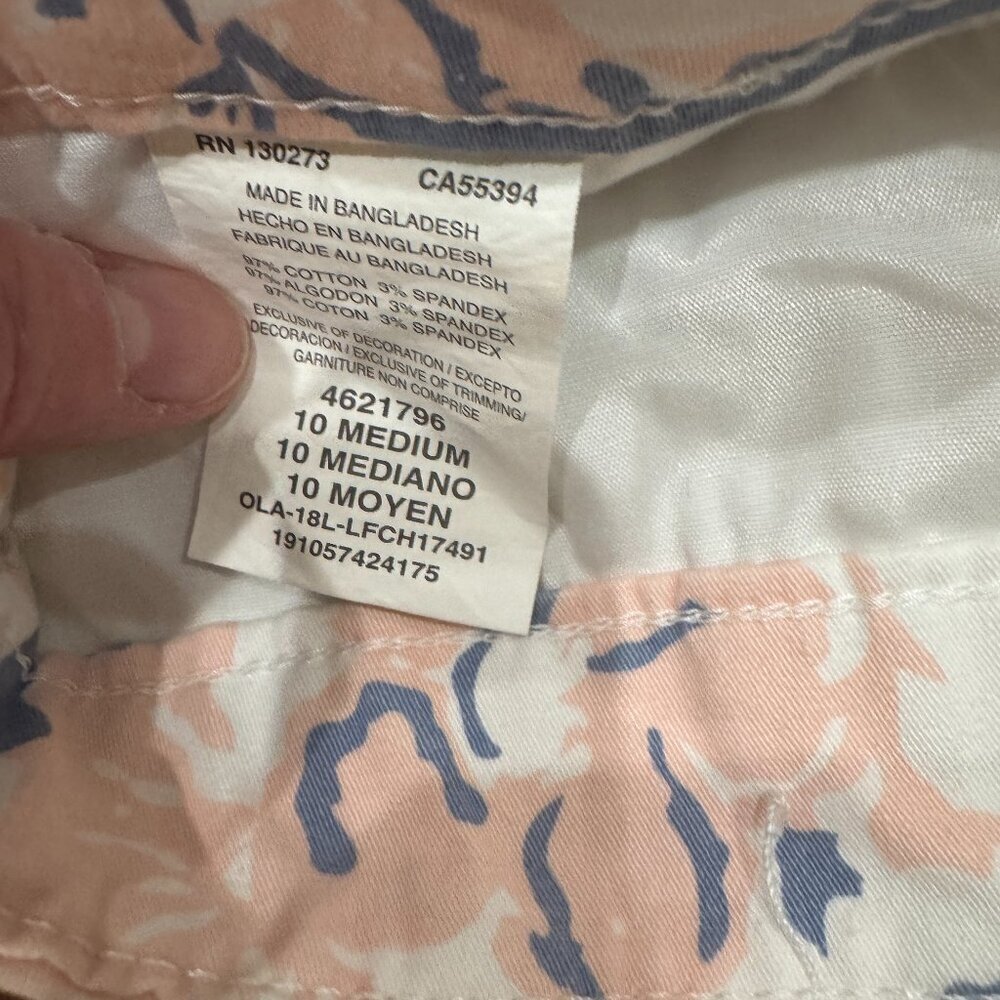 Like New Lee Regular Fit Mid Rise Women's Shorts - Hibiscus Flowers - Picture 3 of 4